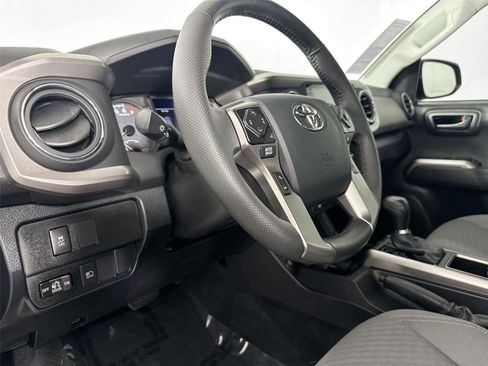 Certified 2023 Toyota Tacoma SR5 AWD/4WD image 4