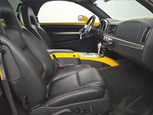Used 2004 Chevrolet SSR w/ Preferred Equipment Group RWD image 17