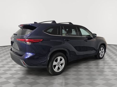 Used 2021 Toyota Highlander L FWD image 8