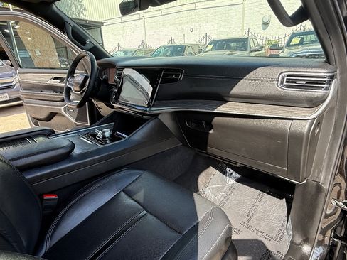 Used 2024 Jeep Wagoneer L Series II w/ Flexible Seating Group AWD/4WD image 13