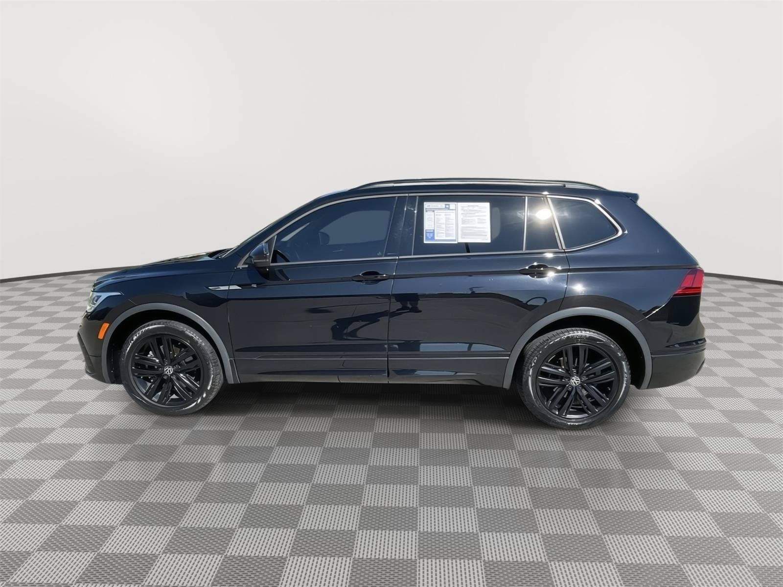 Used 2022 Volkswagen Tiguan SE R-Line AWD/4WD image 12