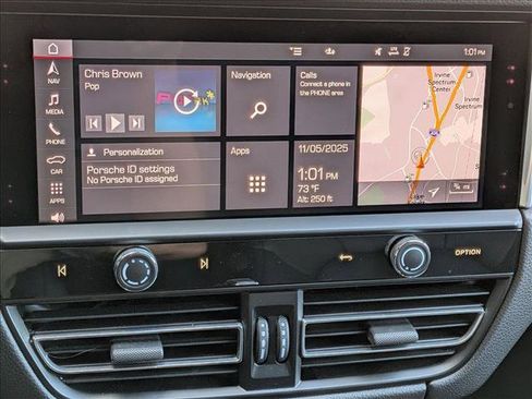 Used 2025 Porsche Macan image 17