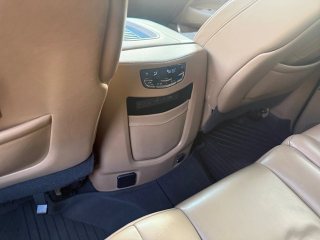 Used 2018 Cadillac Escalade Platinum AWD/4WD image 17
