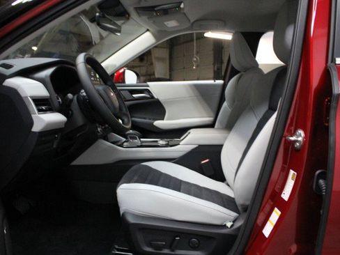 New 2025 Mitsubishi Outlander SE image 6