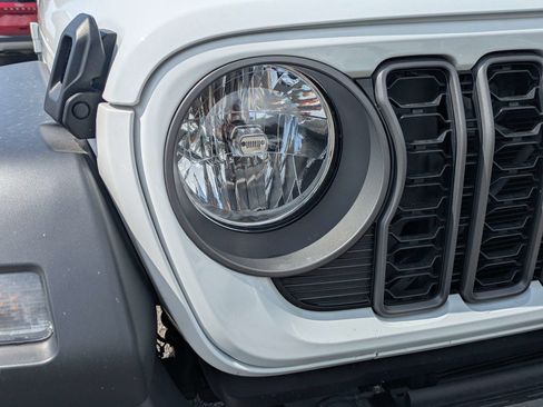 Used 2025 Jeep Wrangler Sport AWD/4WD image 10