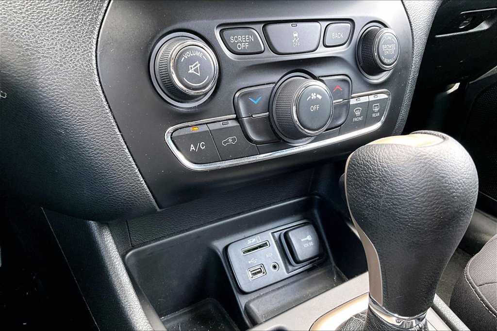 Used 2015 Jeep Cherokee Latitude FWD image 11