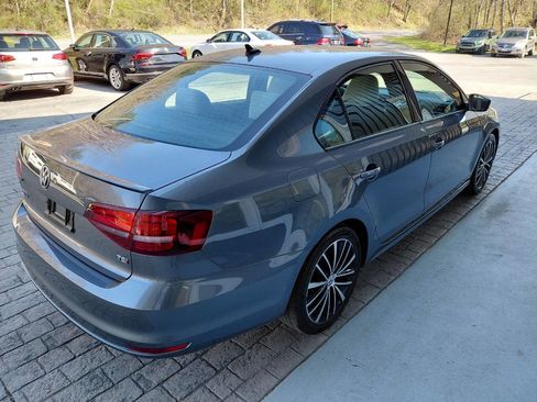 Used 2016 Volkswagen Jetta Sport image 5