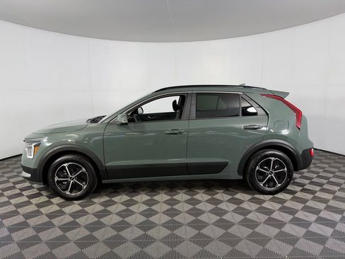 Used 2023 Kia Niro EX image 10