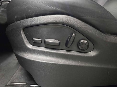 Used 2024 Porsche Cayenne image 25