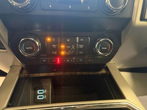 Used 2019 Ford F250 Lariat w/ Chrome Package image 20