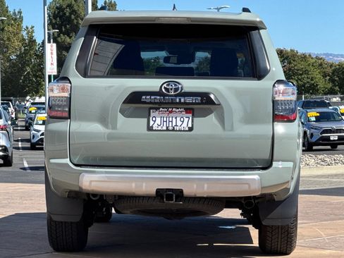 Used 2023 Toyota 4Runner TRD Off-Road Premium w/ Moonroof Package AWD/4WD image 5
