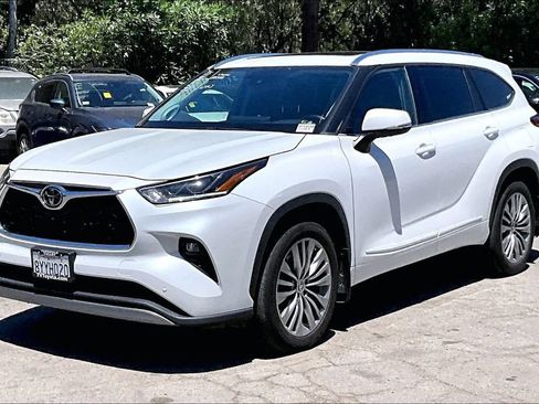 Used 2022 Toyota Highlander Platinum AWD/4WD image 3