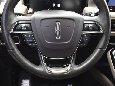 Used 2022 Lincoln Nautilus FWD w/ Premium Package image 7