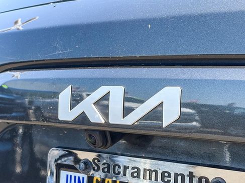 Used 2023 Kia Niro SX Touring FWD image 9