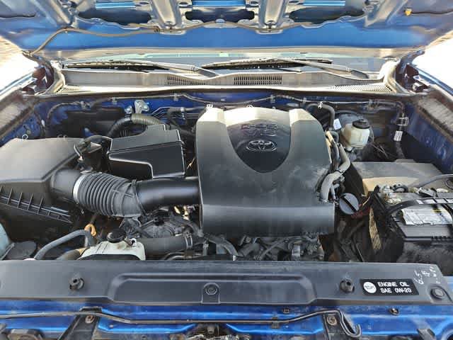 Used 2017 Toyota Tacoma TRD Sport w/ Tow Package RWD image 12