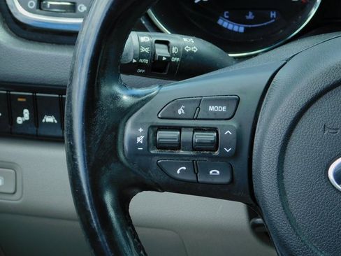 Used 2021 Kia Sedona EX w/ EX Premium Package image 18