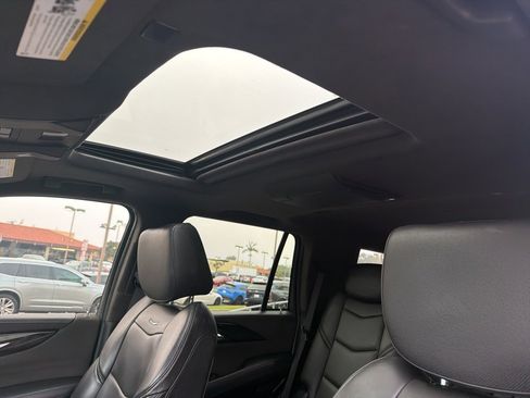 Used 2019 Cadillac Escalade Platinum image 12