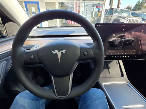 Used 2024 Tesla Model Y Long Range image 17