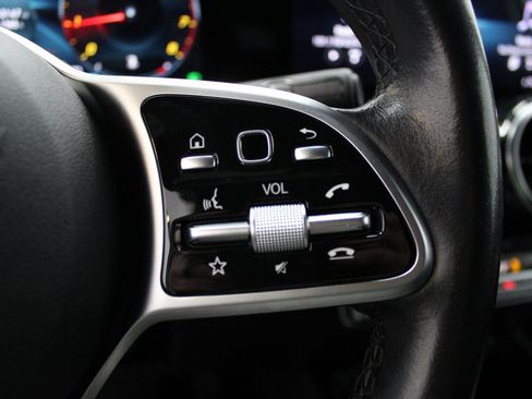 Used 2021 Mercedes-Benz GLB 250 image 38