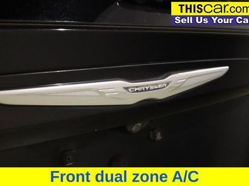 Used 2017 Chrysler Pacifica Touring-L FWD image 11