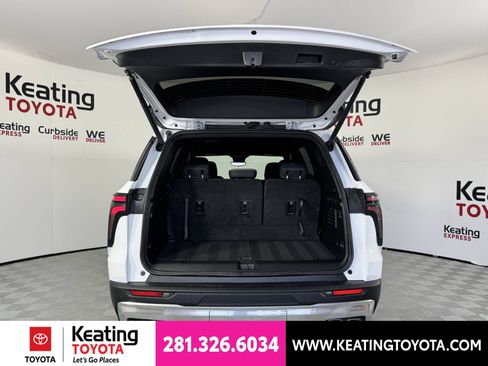Used 2026 Chevrolet Traverse LT w/ Driver Confidence Package FWD image 17