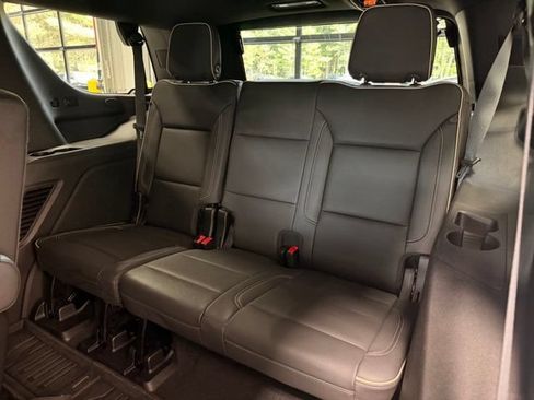 Used 2024 GMC Yukon SLT w/ SLT Luxury Package AWD/4WD image 21