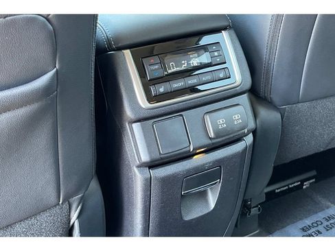 Used 2022 Subaru Ascent Limited w/ Technology Package AWD/4WD image 44