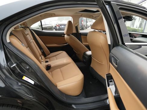 Used 2018 Lexus IS 300 AWD w/ Comfort Package image 31
