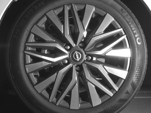 Used 2025 Nissan Altima 2.5 SV FWD image 12