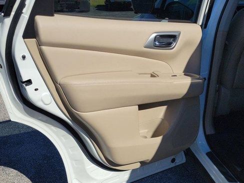 Used 2020 Nissan Pathfinder SL image 10