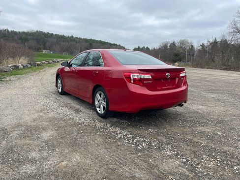 Used 2014 Toyota Camry SE w/ Leather Package FWD image 3