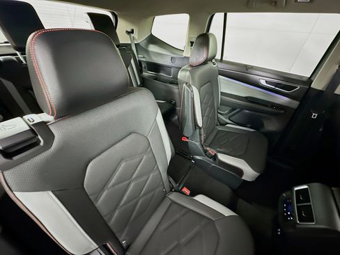 Used 2024 Volkswagen Atlas Peak Edition SEL image 29