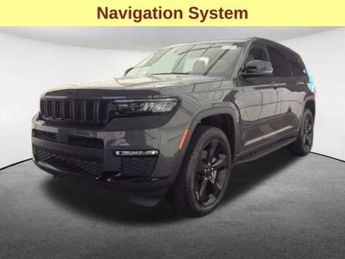 Used 2025 Jeep Grand Cherokee L Limited w/ Black Appearance Package AWD/4WD image 4