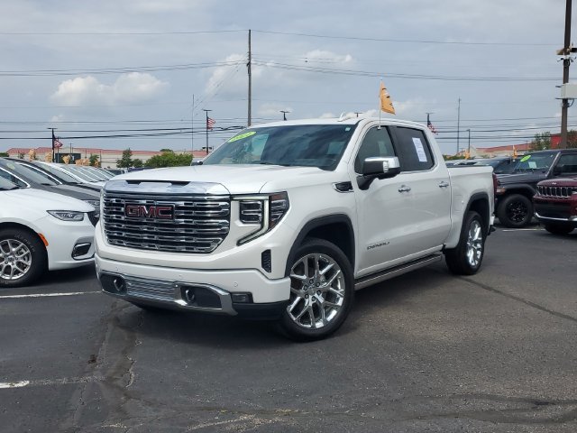Used 2022 GMC Sierra 1500 Denali w/ Denali Reserve Package AWD/4WD image 1