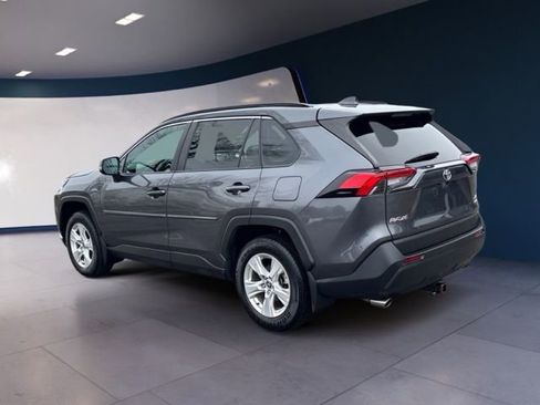 Used 2021 Toyota RAV4 XLE w/ Convenience Package image 3
