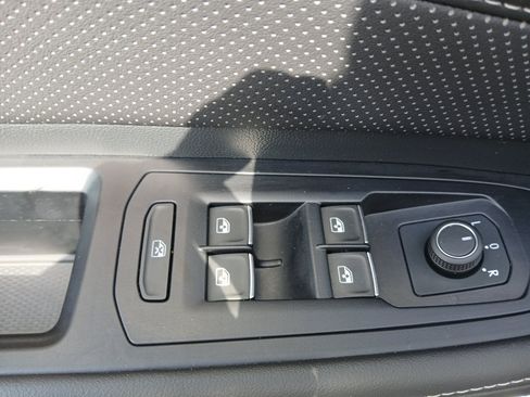 Used 2025 Volkswagen Atlas SE w/ Panoramic Sunroof Package FWD image 10