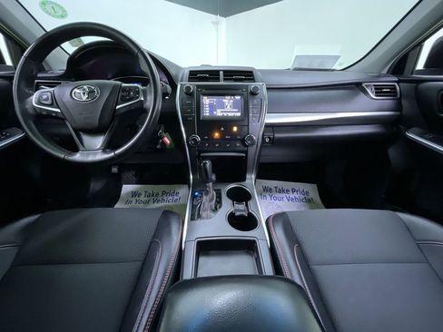Used 2017 Toyota Camry SE image 18