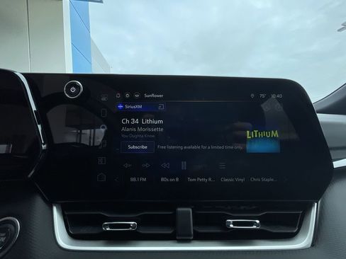 Used 2025 Chevrolet Equinox LT w/ Safety and Technology Package FWD image 14