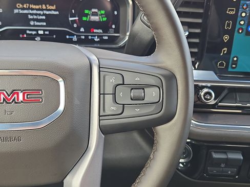 Used 2025 GMC Sierra 1500 SLT image 25