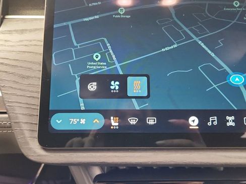 Used 2025 Rivian R1S Adventure image 33