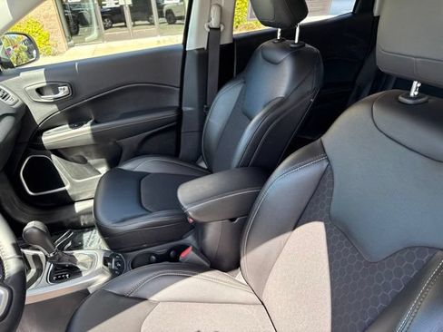 Used 2019 Jeep Compass Latitude FWD image 16