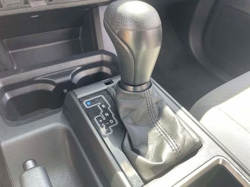 Used 2022 Toyota Tacoma SR w/ SR Convenience Package image 17
