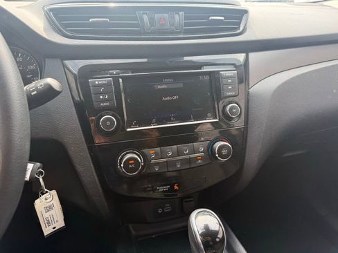 Used 2021 Nissan Rogue Sport S image 33