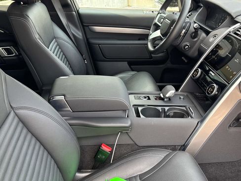 Certified 2024 Land Rover Discovery Dynamic SE image 5