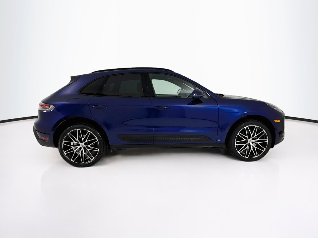 Certified 2025 Porsche Macan AWD/4WD image 8