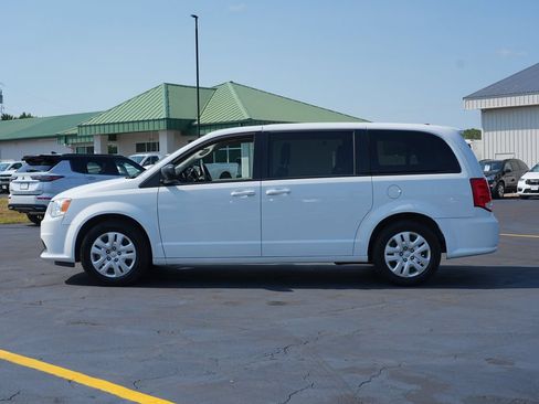 Used 2018 Dodge Grand Caravan SE w/ UConnect Hands-Free Group FWD image 6