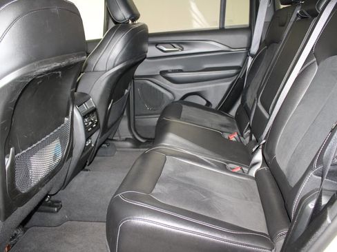 Used 2024 Jeep Grand Cherokee Altitude image 18