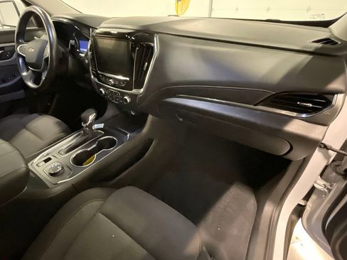 Used 2021 Chevrolet Traverse LT image 27