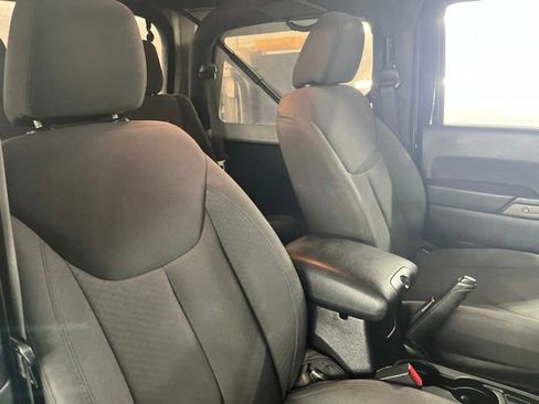 Used 2016 Jeep Wrangler Sport w/ Connectivity Group AWD/4WD image 39