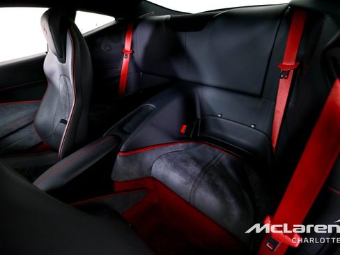 Used 2022 Ferrari Roma RWD image 16